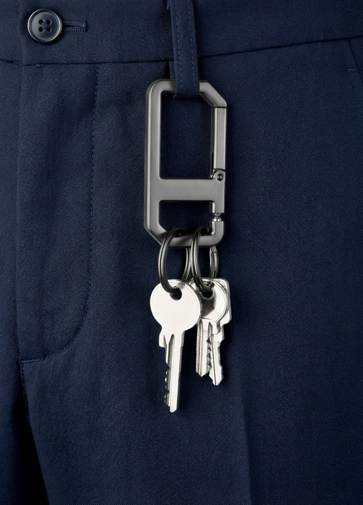 TROIKA ALVAR NERO Carabiner Keychain