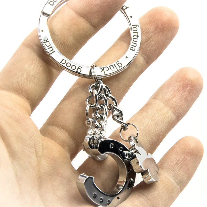 Troika GLÜCKSBRINGER Hufeisen, Keychain with Chromed Good Luck Charms. Image showing keyring on finger. Troika Item KR16-11/CH